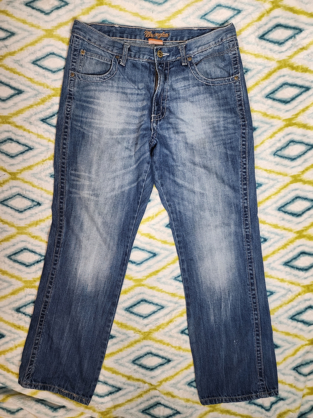 Wrangler Men's Faded Blue Straight Jeans